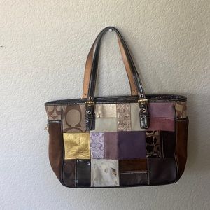 Coach vintage bag with patches! Great quality and I’m good condition!